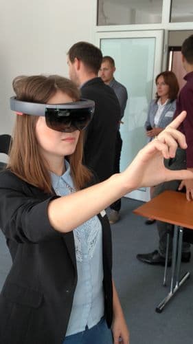 Virtuální brýle HoloLens 2.jpg