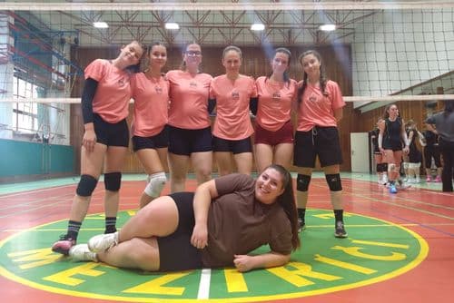 Volejbal družstvo dívky.jpg